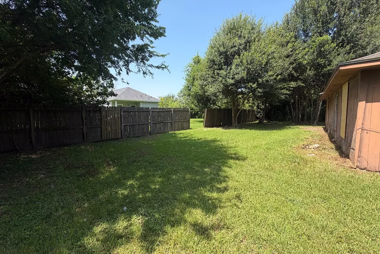 Photo 5 of 550 E Melville Drive, Crosby, TX