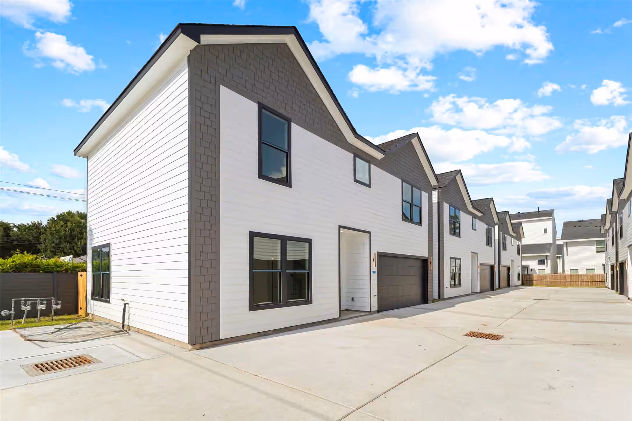 Photo 2 of 7558 Dyer Street, Houston, TX