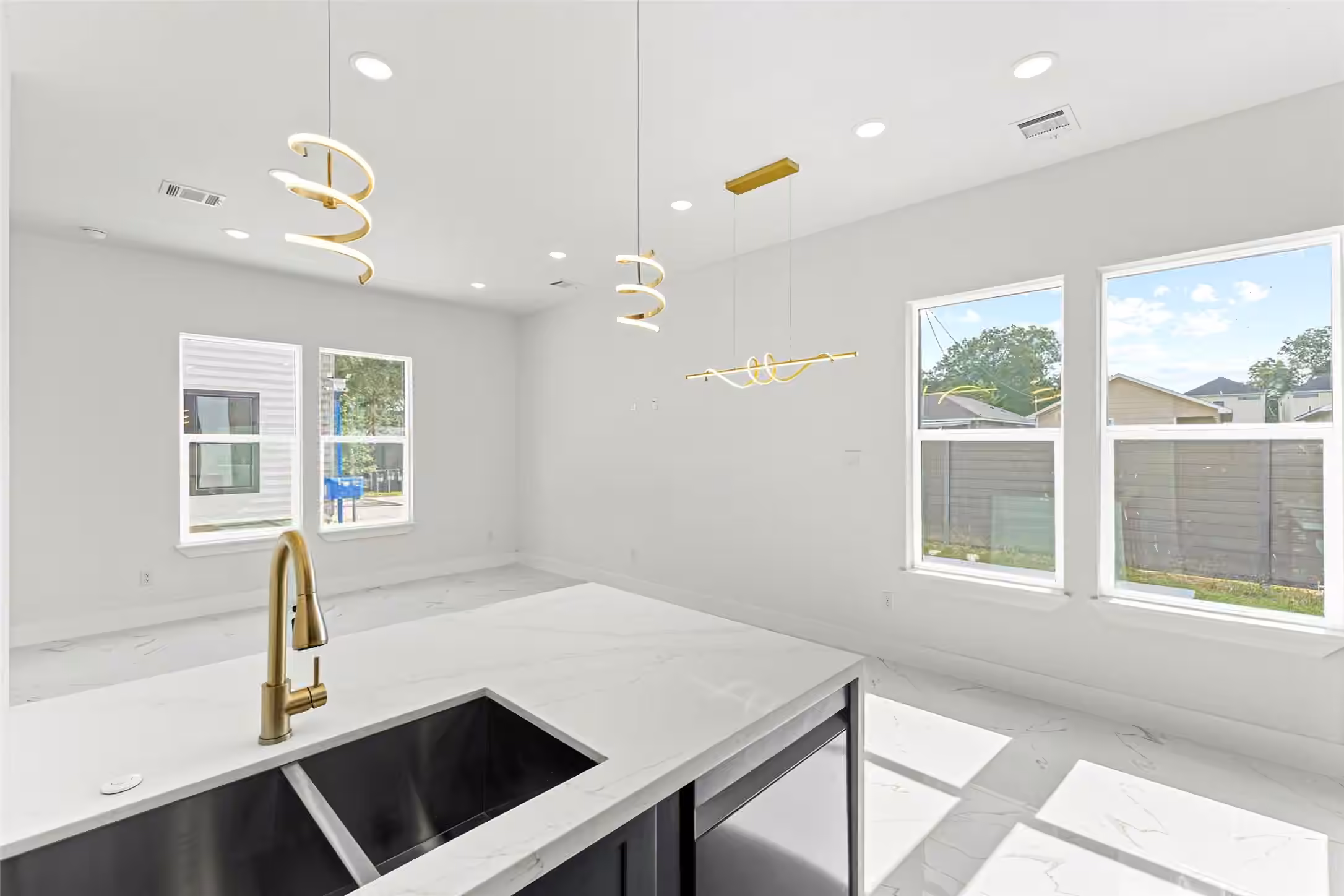 Photo 6 of 7558 Dyer Street, Houston, TX