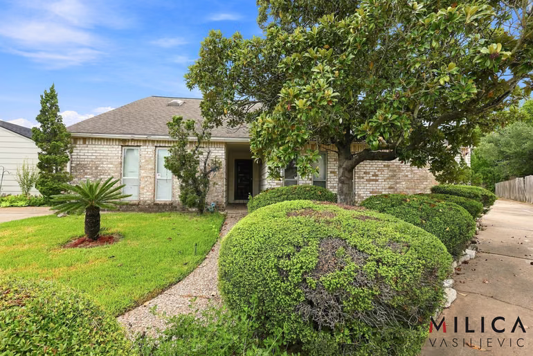 Photo 3 of 14102 Woodnook Drive, Houston, TX