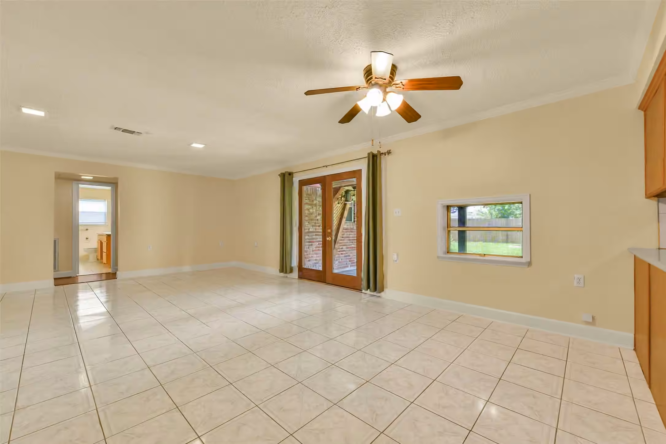 Photo 7 of 523 Oakdale Avenue, Shoreacres, TX