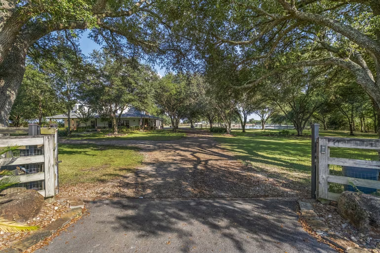 Photo 6 of 13319 Colony Road, Needville, TX