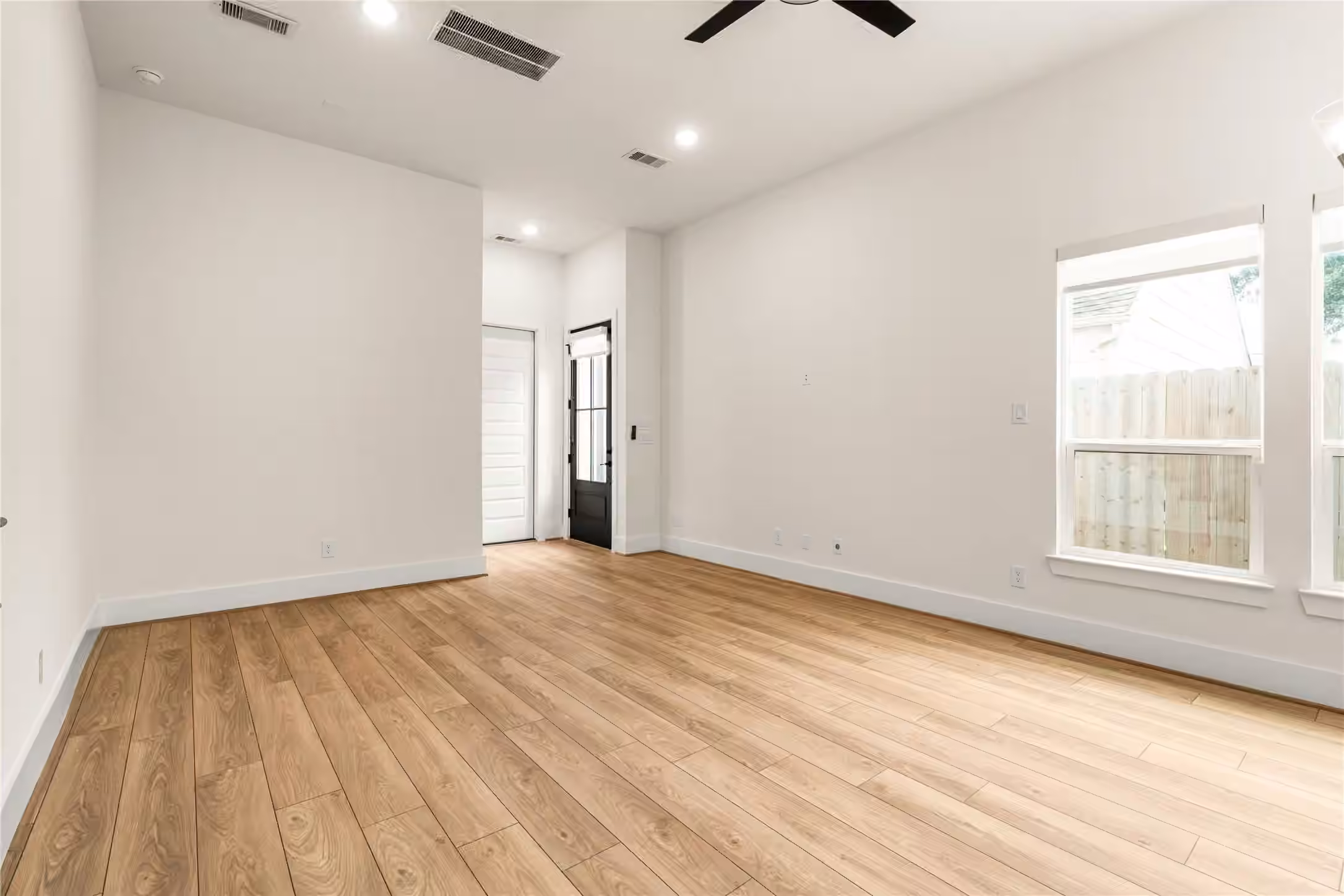 Photo 4 of 7117 Goforth Street, Houston, TX