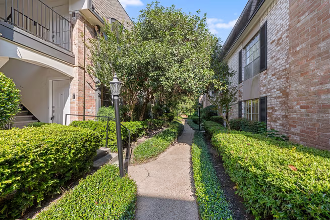 Photo 2 of 1809 Stoney Brook Drive 71, Houston, TX 77063