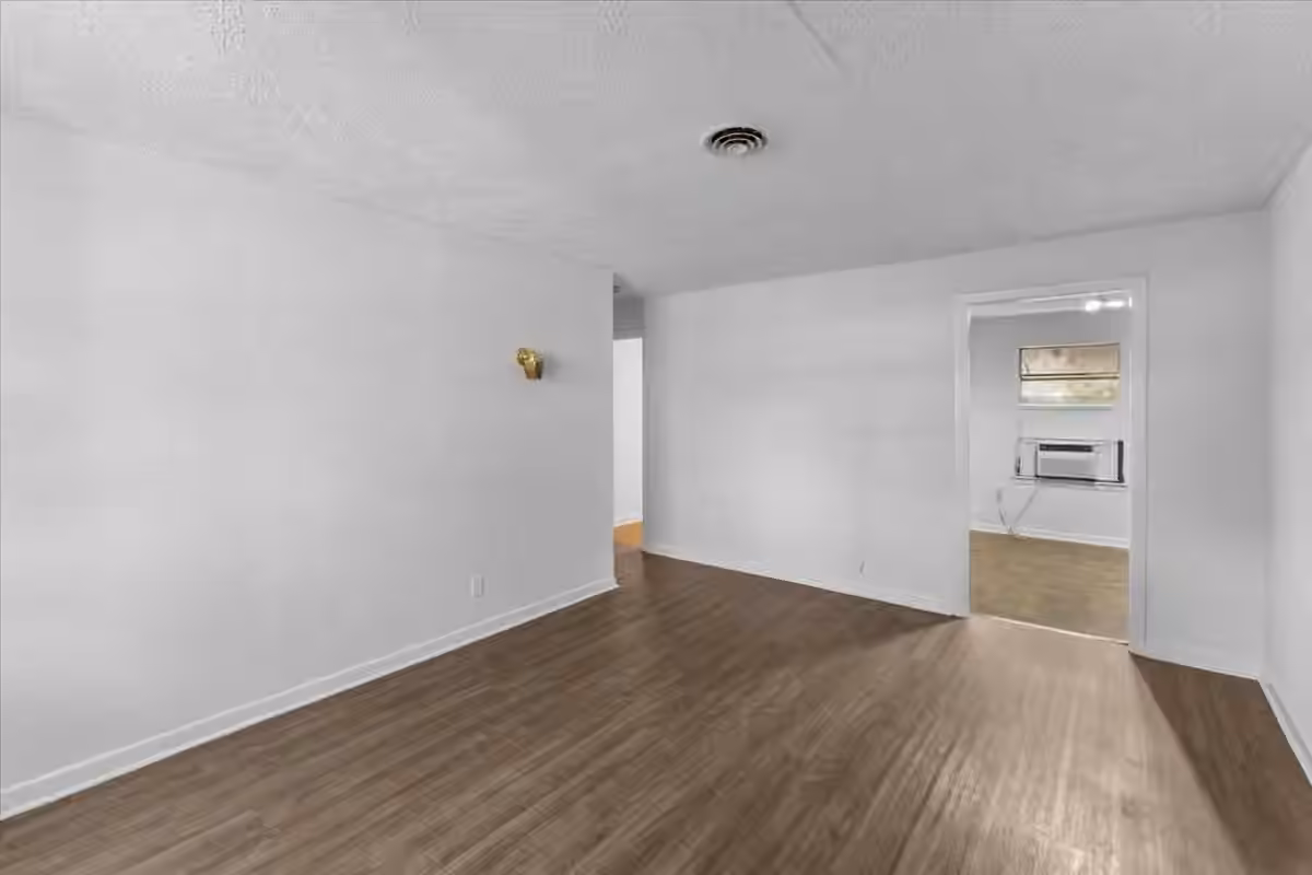 Photo 4 of 8002 Woodlyn Road, Houston, TX
