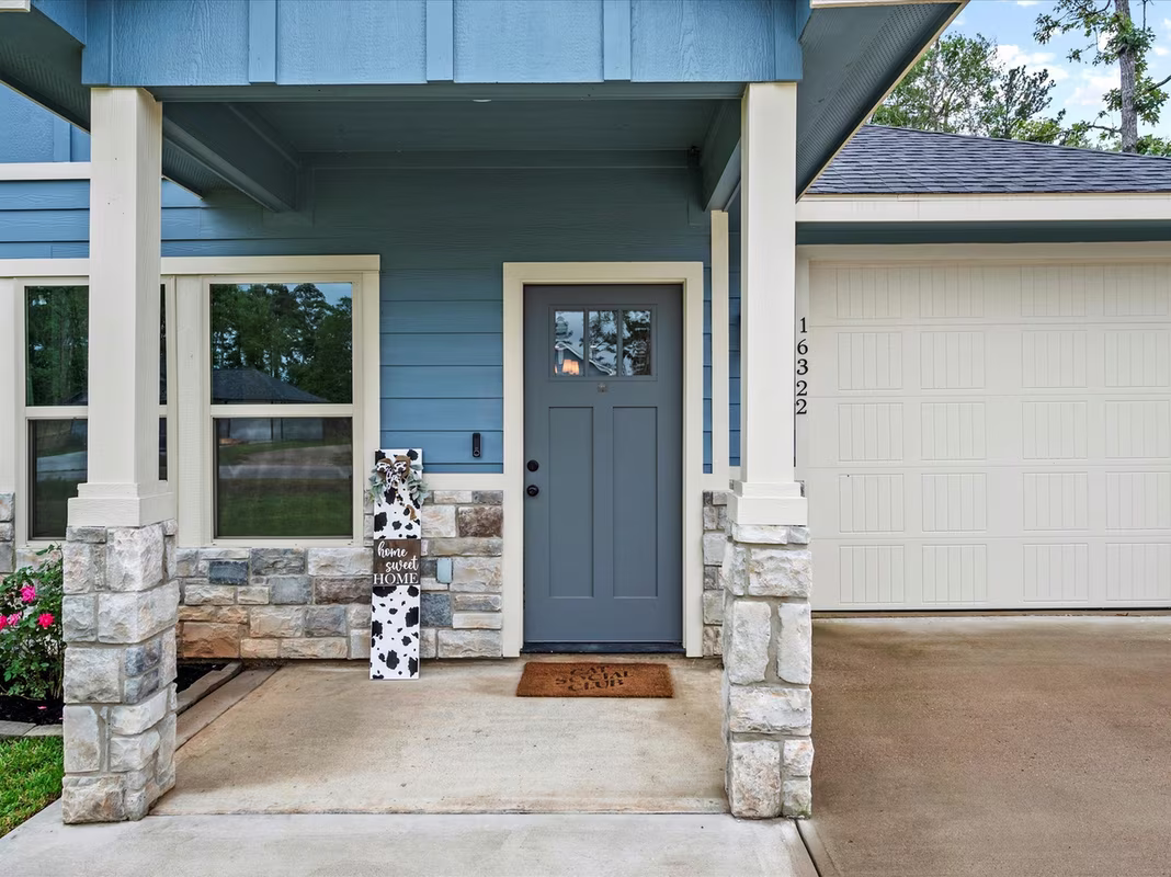 Photo 2 of 16322 Crockett Martin Estates Drive, Conroe, TX