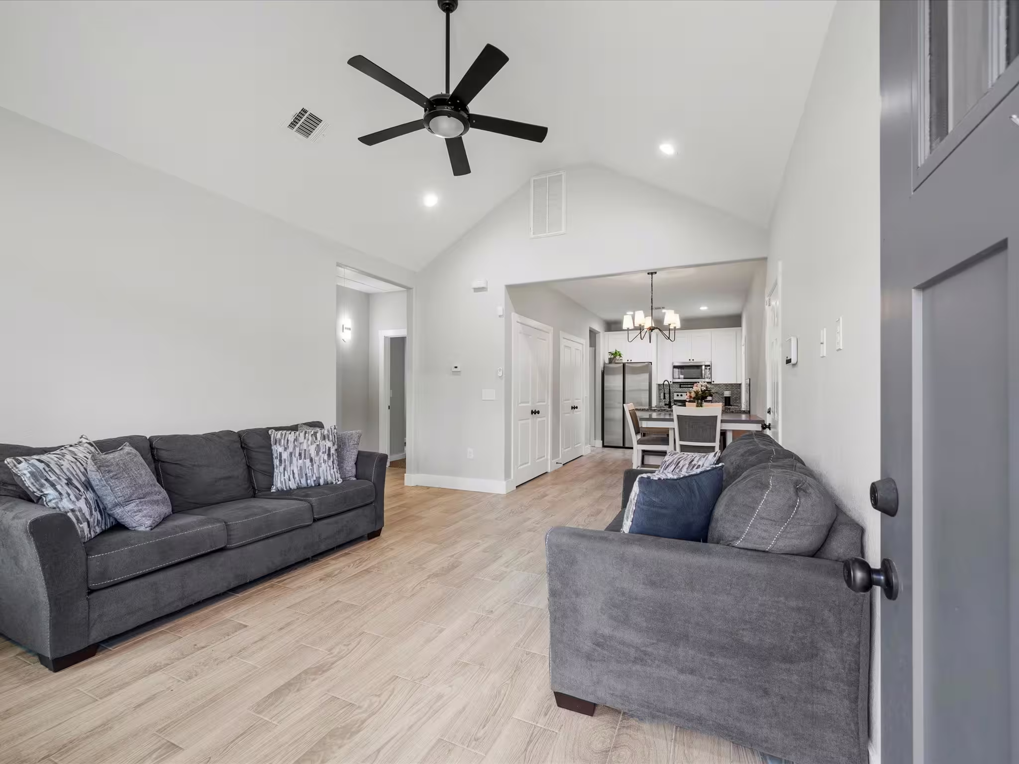 Photo 3 of 16322 Crockett Martin Estates Drive, Conroe, TX