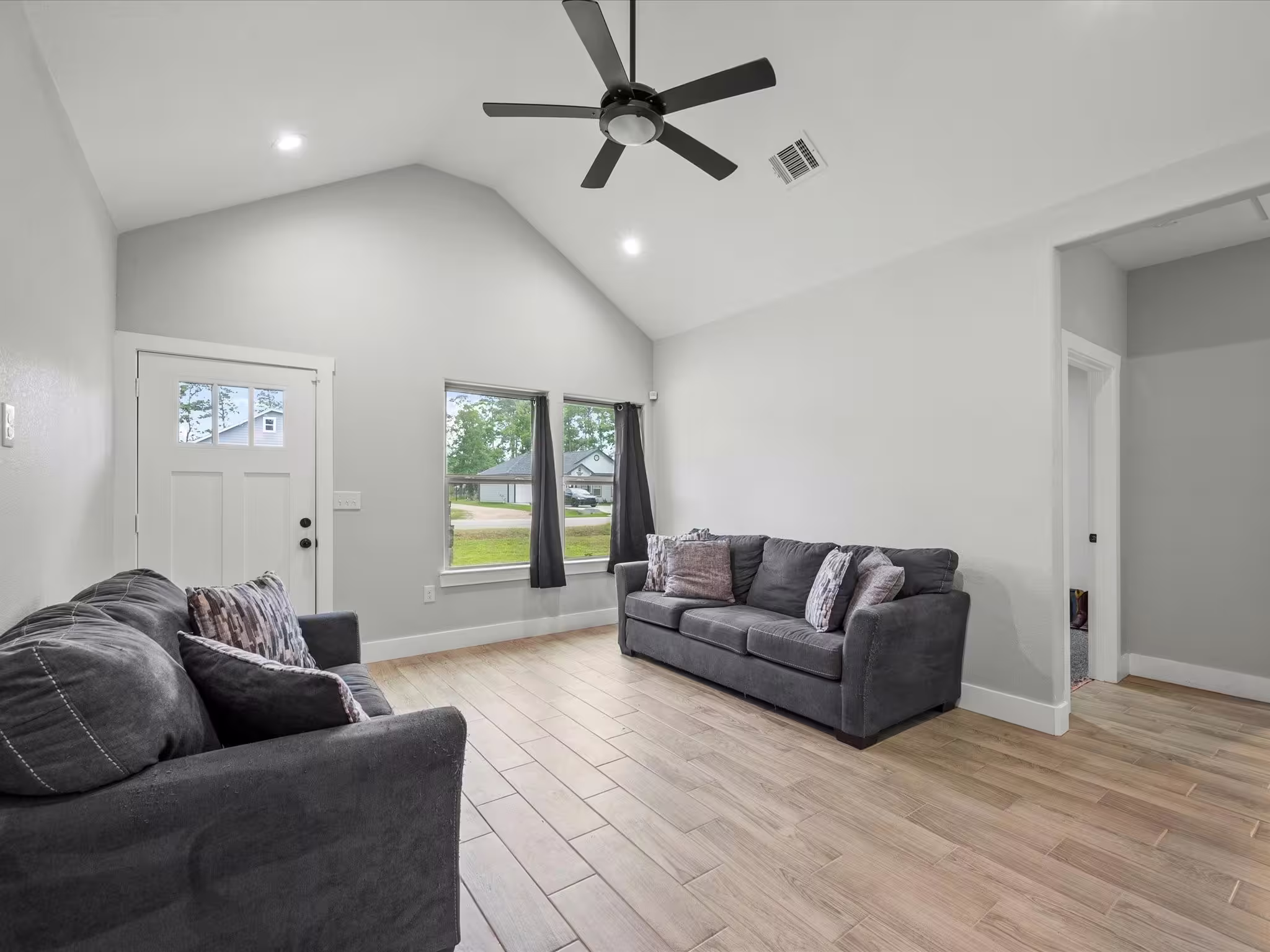 Photo 4 of 16322 Crockett Martin Estates Drive, Conroe, TX