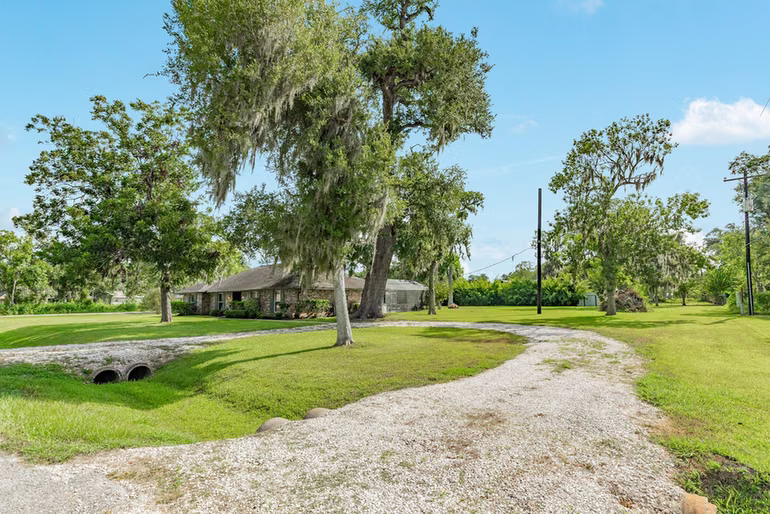 Photo 4 of 114 Division Road, Lake Jackson, TX