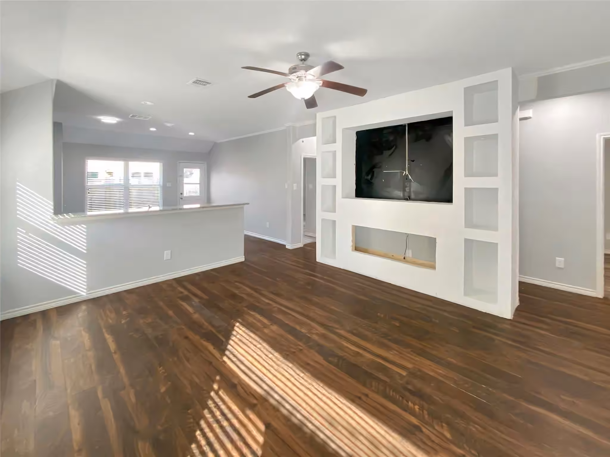 Photo 4 of 10307 Solitude Way, Houston, TX