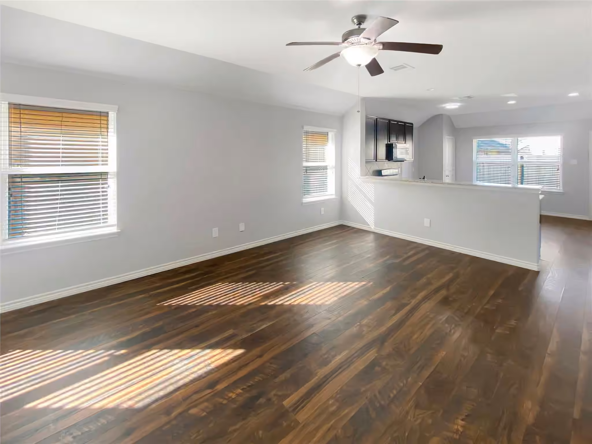 Photo 6 of 10307 Solitude Way, Houston, TX