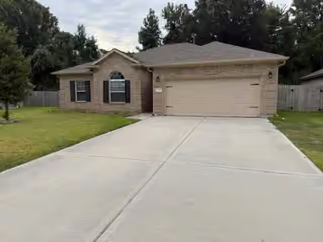 Photo of 418 Pebble Drive, Dayton, TX 77535