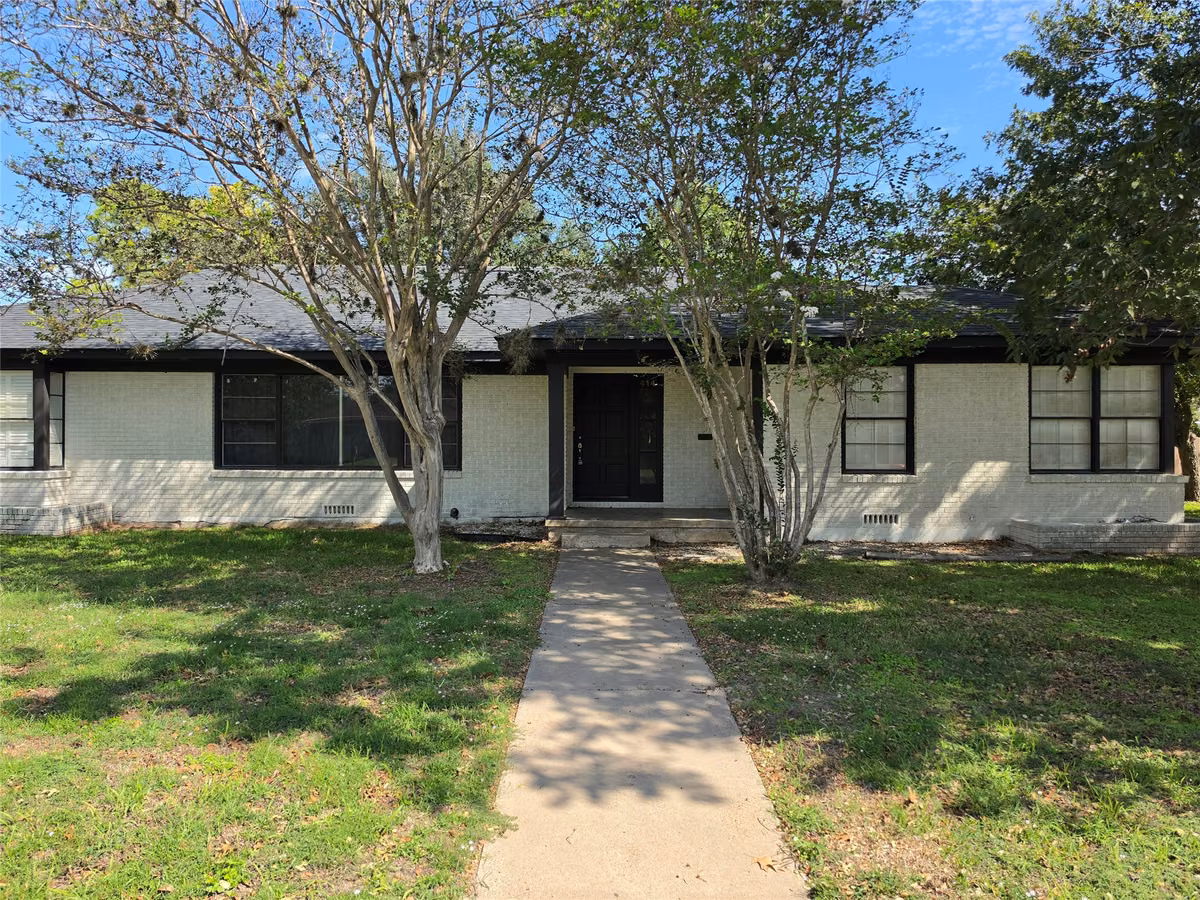 Photo of 414 Mcnair Street, Navasota, TX 77868