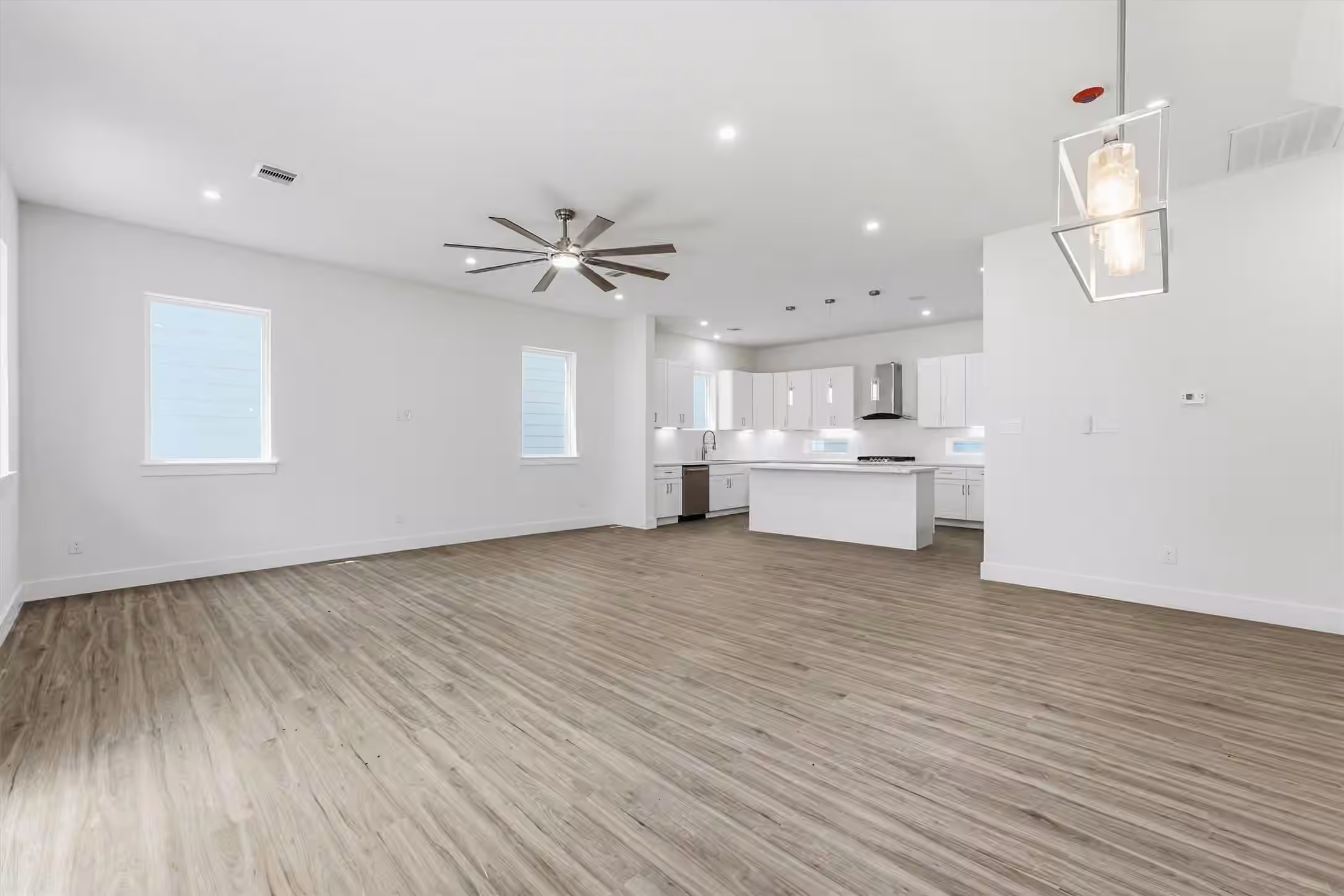 Photo 3 of 1422 W 34th 1/2 Street, Houston, TX