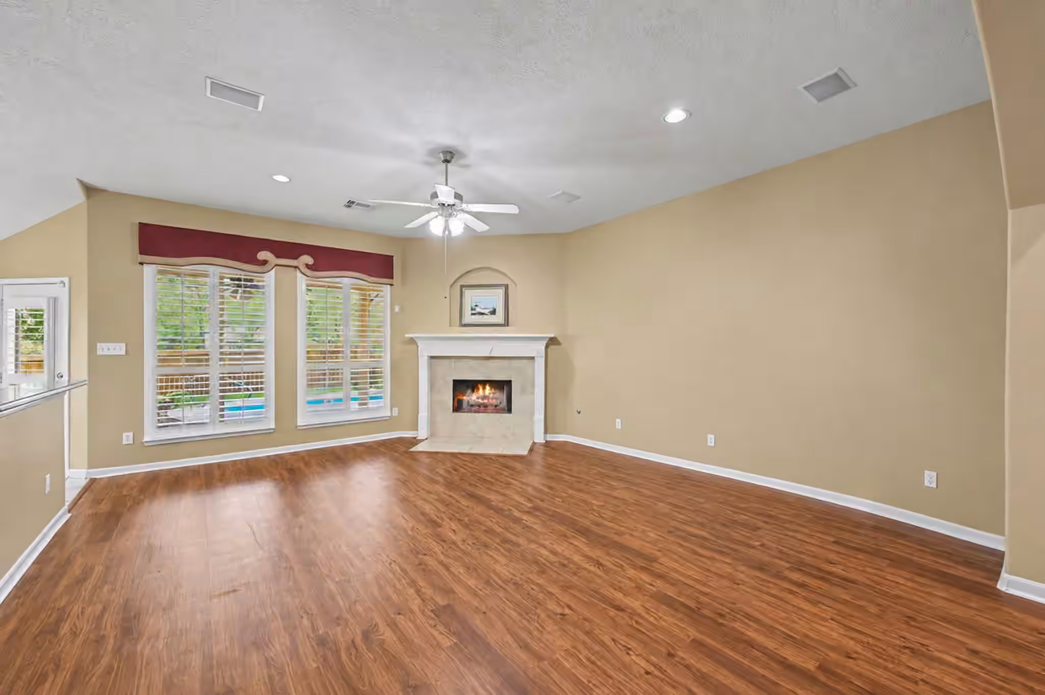 Photo 5 of 101 Woodmont Drive, Conroe, TX