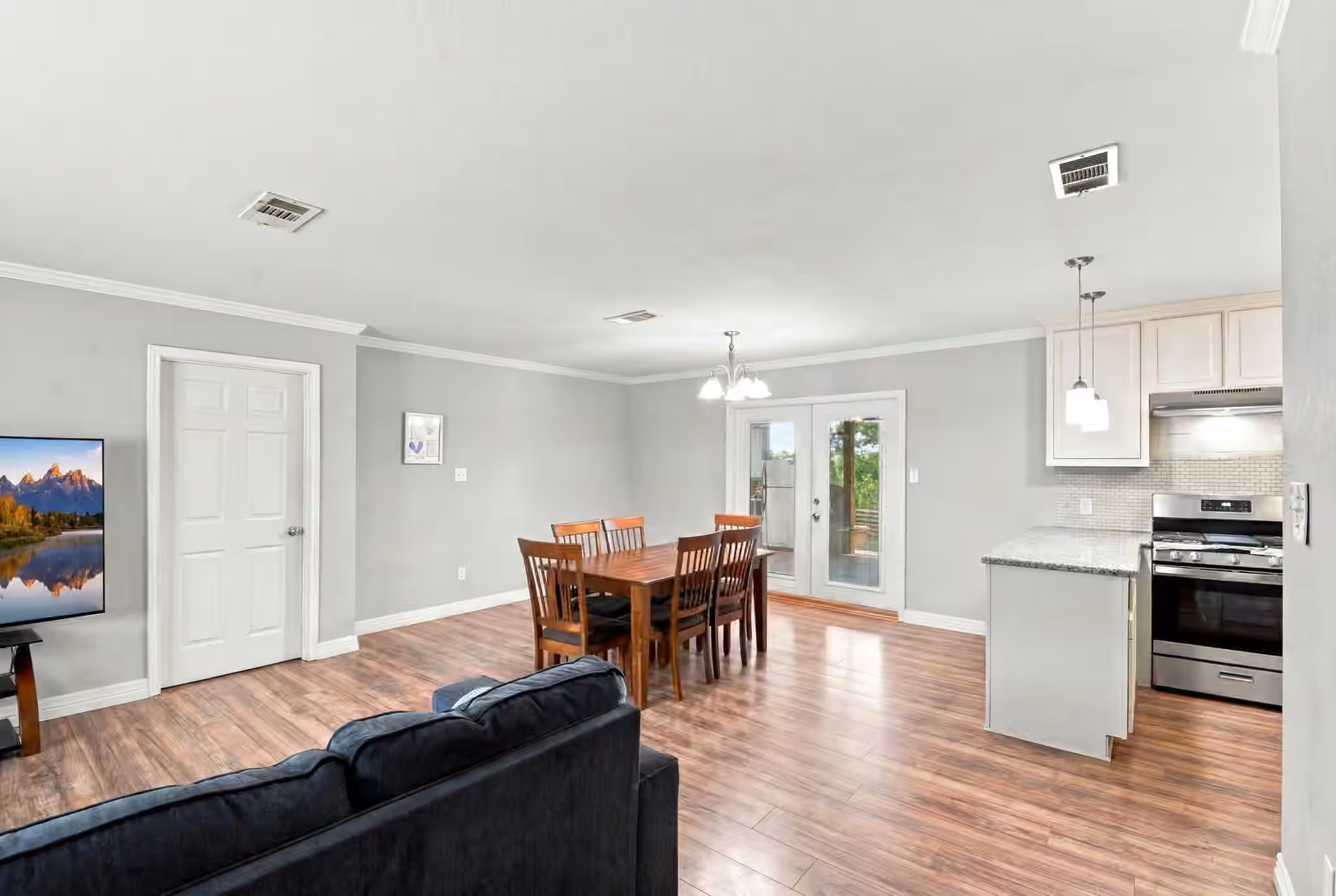 Photo 6 of 1835 S 3rd Street, Conroe, TX