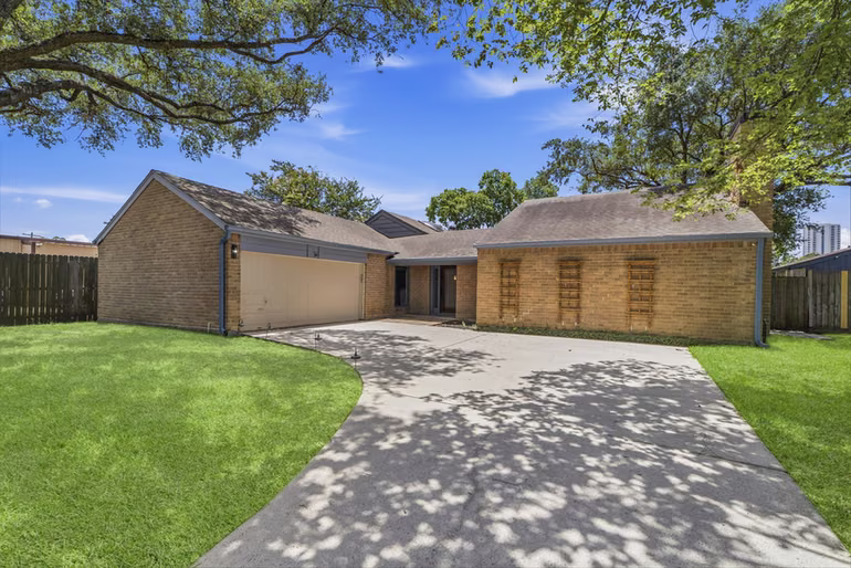 Photo of 4330 Shady Springs Drive, Seabrook, TX 77586