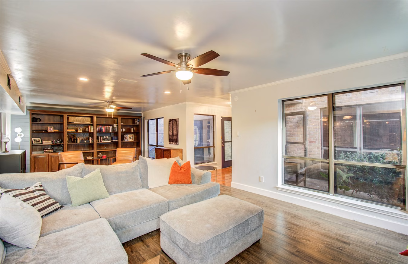Photo 2 of 16707 Fernwood Way, Houston, TX