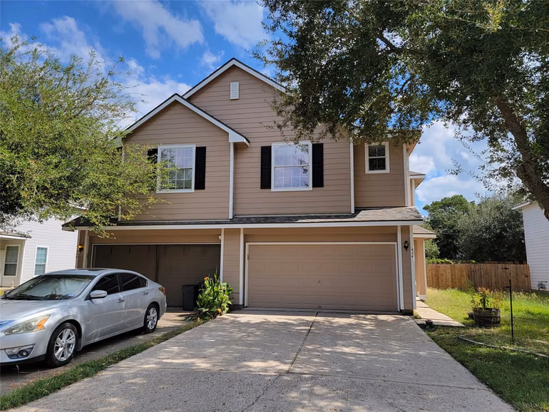 Photo of 424 Folk Crest Lane, League City, TX