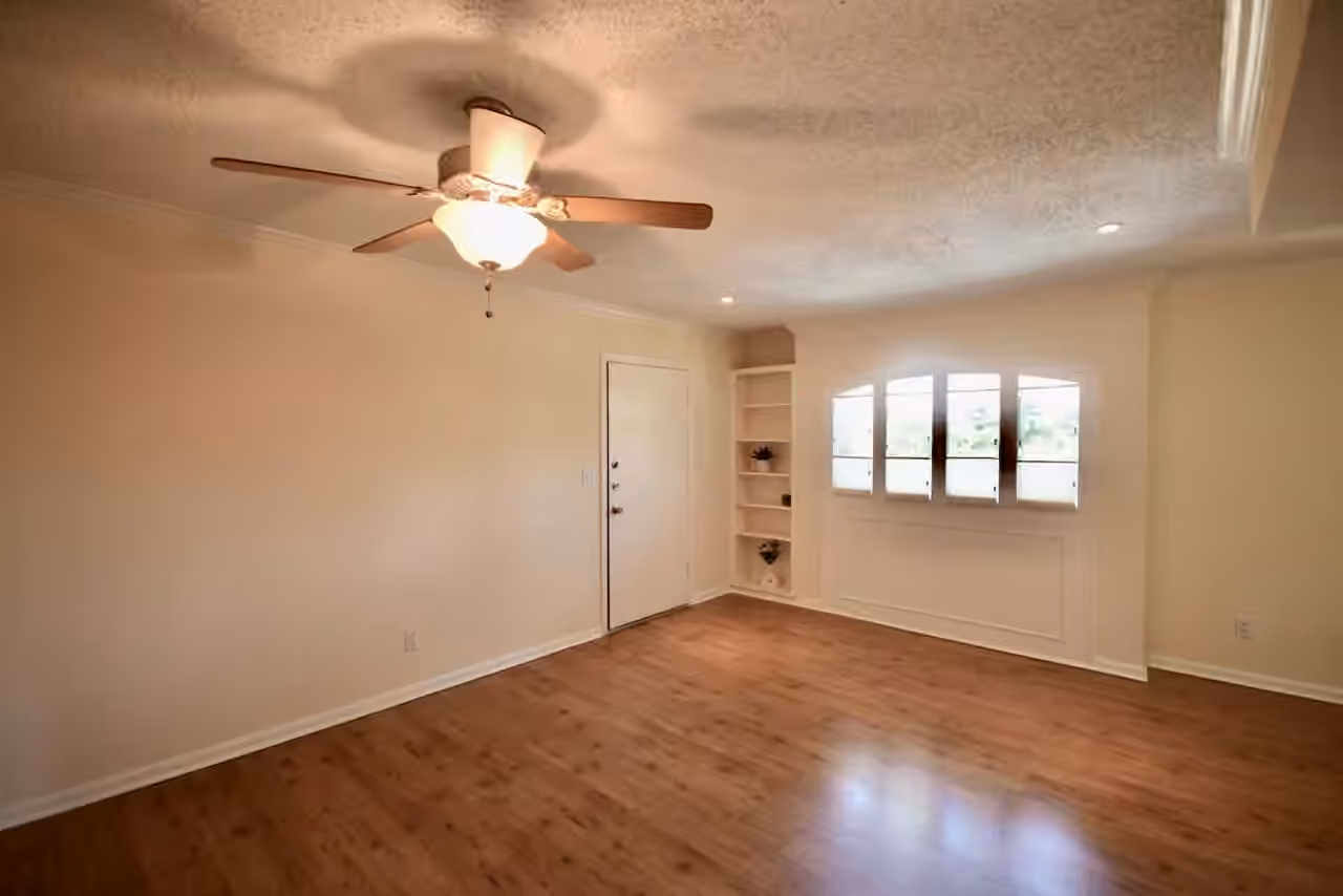 Photo 3 of 6443 Bayou Glen Road, Houston, TX