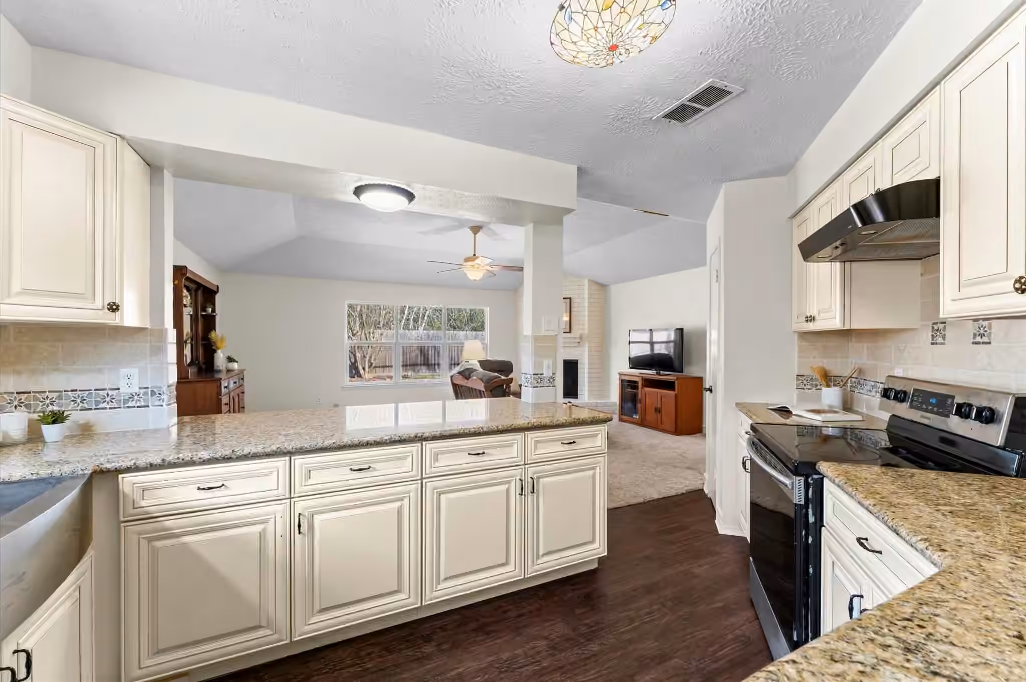Photo 4 of 17815 Heritage Colony Court, Webster, TX