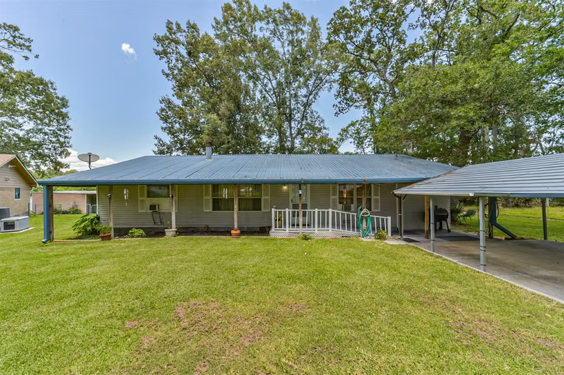 Photo of 1440 Lakeside Drive, Huntsville, TX 77320