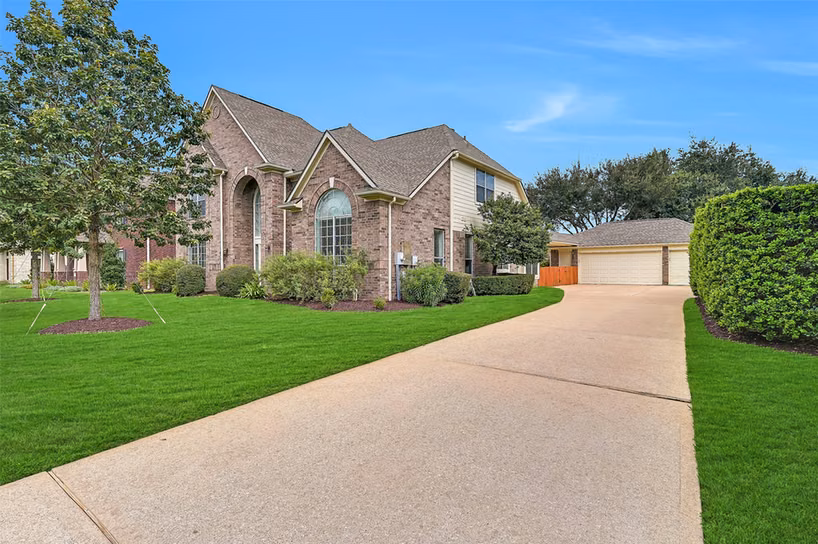 Photo 2 of 2872 Everett Drive, Friendswood, TX