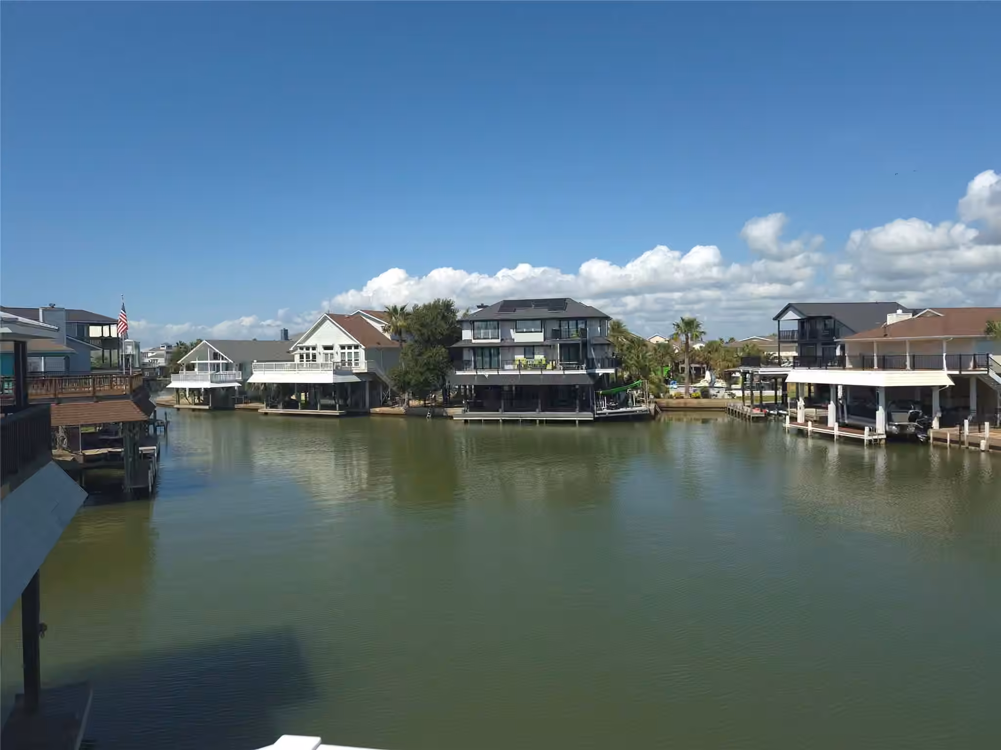 Photo 4 of 129 Quayside Drive, Tiki Island, TX