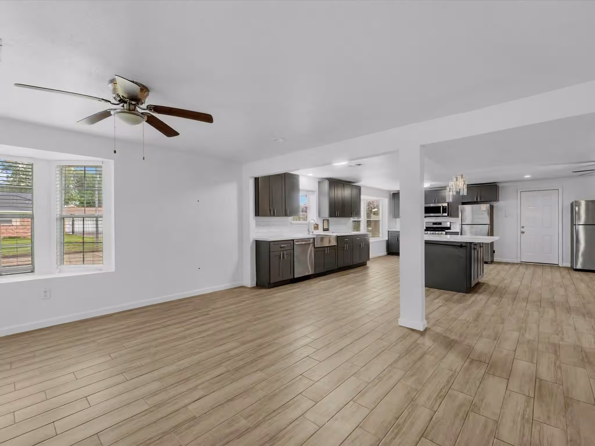 Photo 3 of 5747 Fontenelle Drive, Houston, TX
