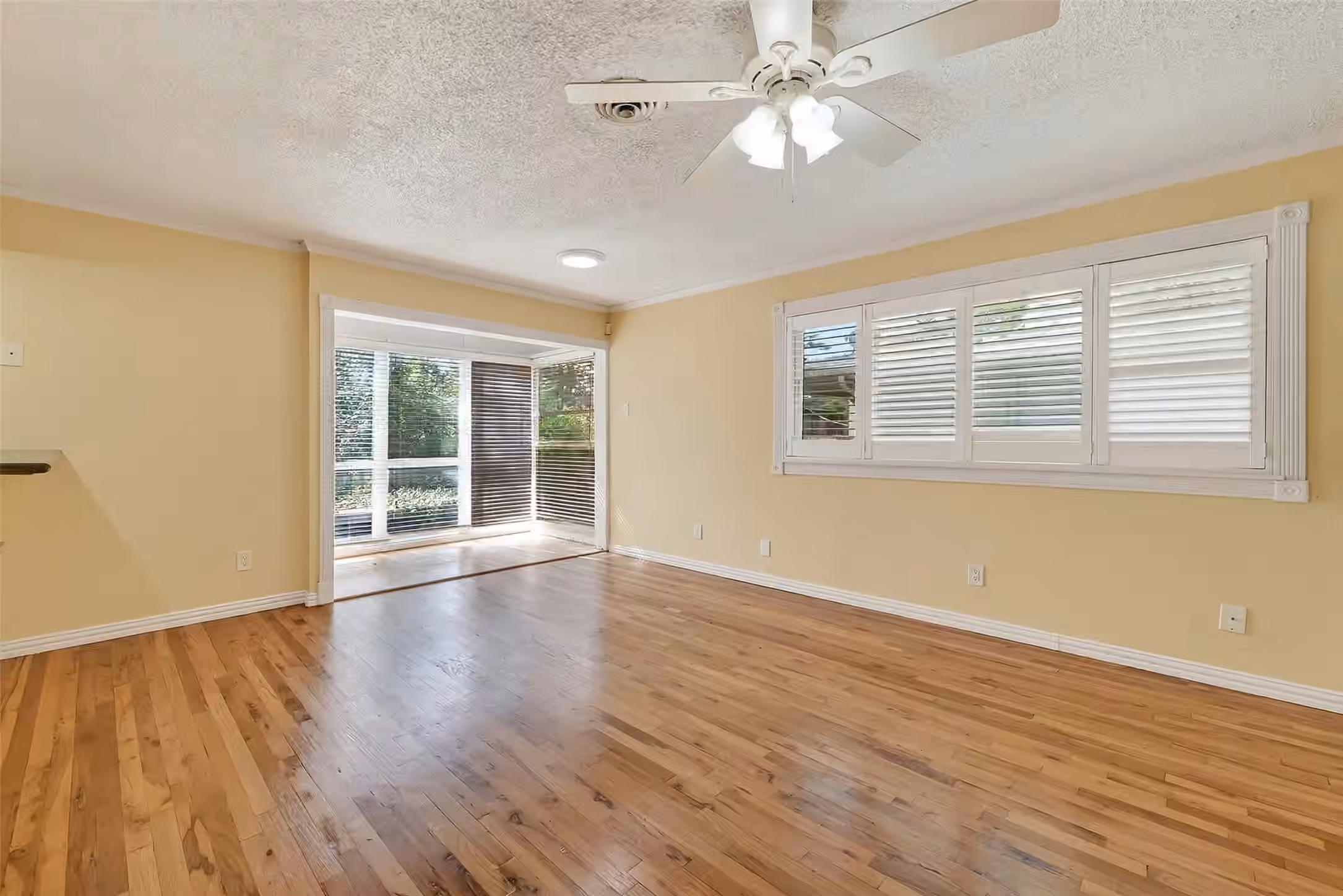 Photo 4 of 909 Silber Road 16C, Houston, TX