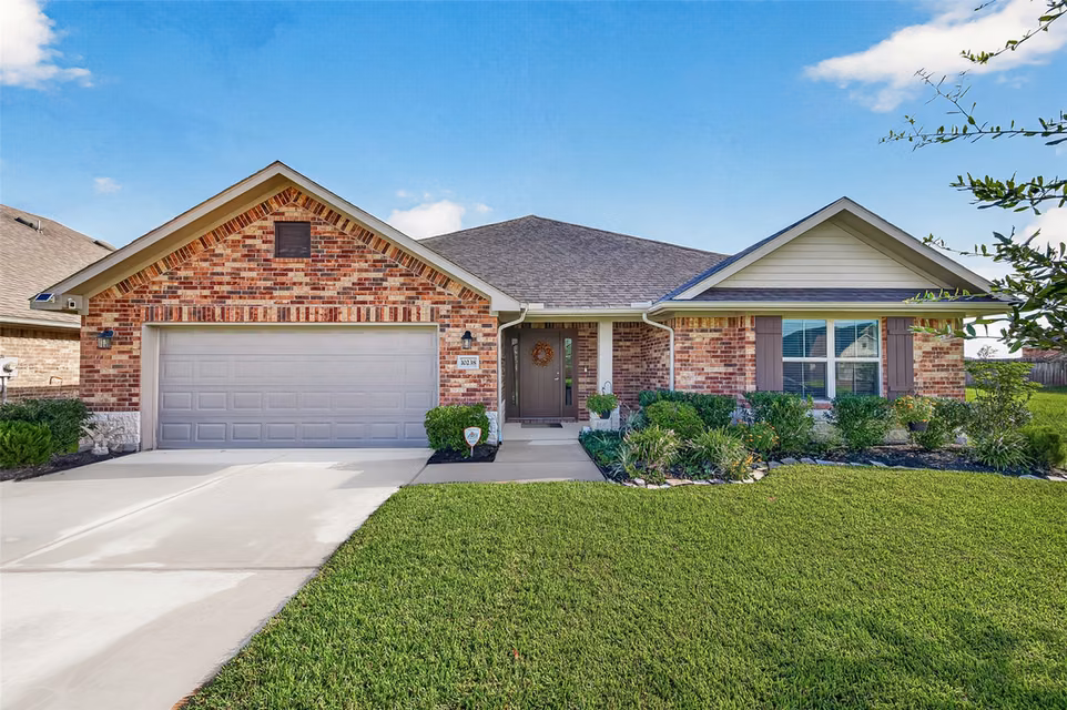 Photo 2 of 10238 Whitney Reach Drive, Rosharon, TX
