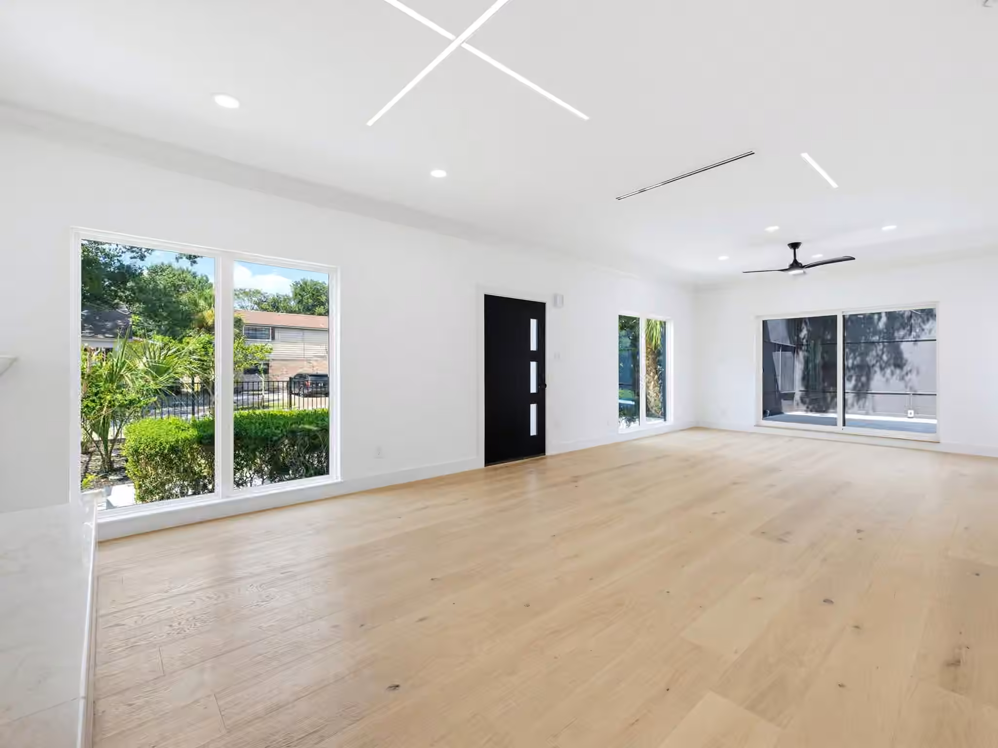Photo 4 of 607 Marshall Street, Houston, TX