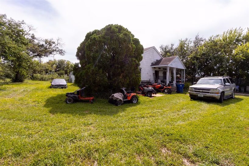 Photo 2 of 2421 12th Avenue N, Texas City, TX