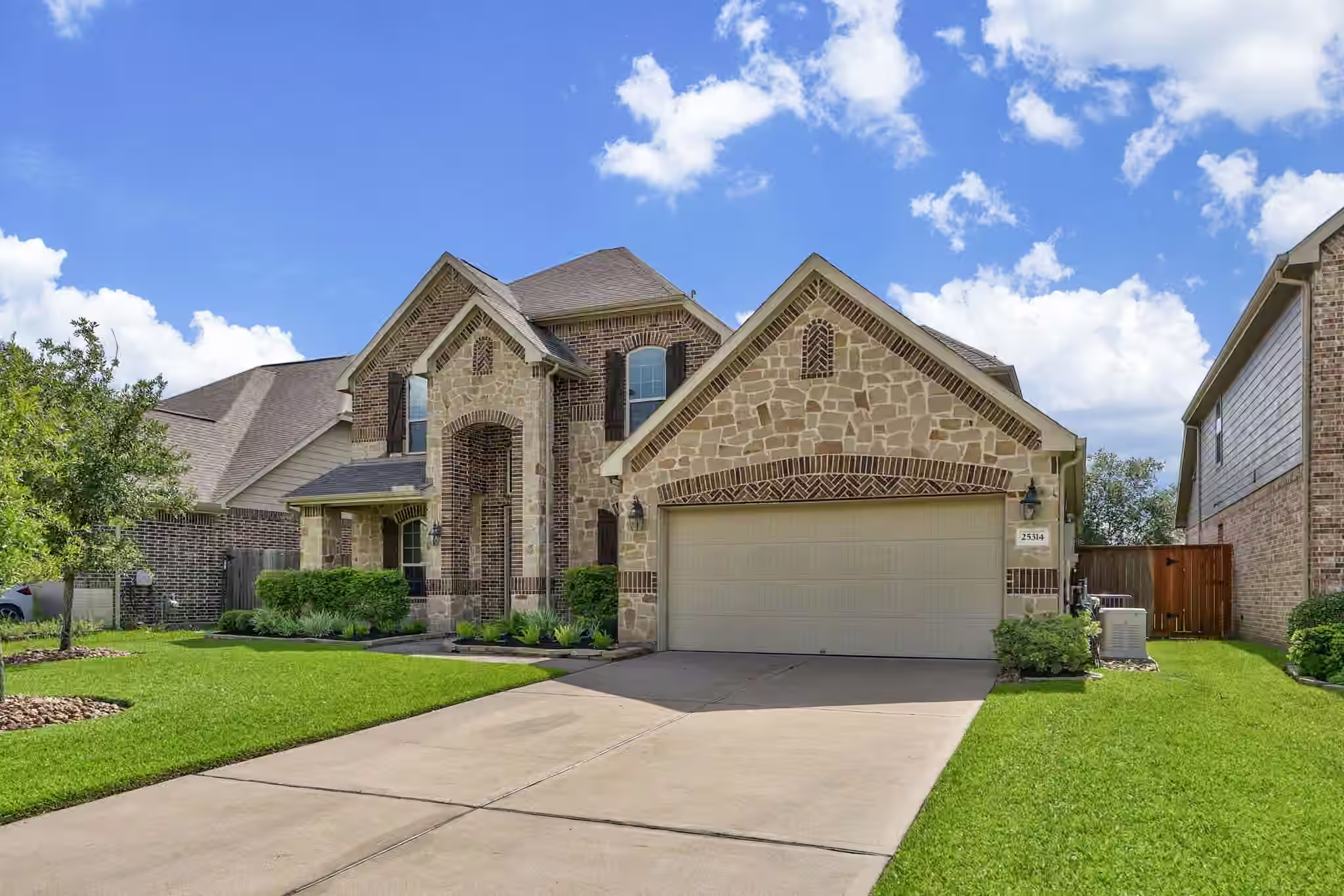 Photo 2 of 25314 Auburn Bend Drive, Spring, TX