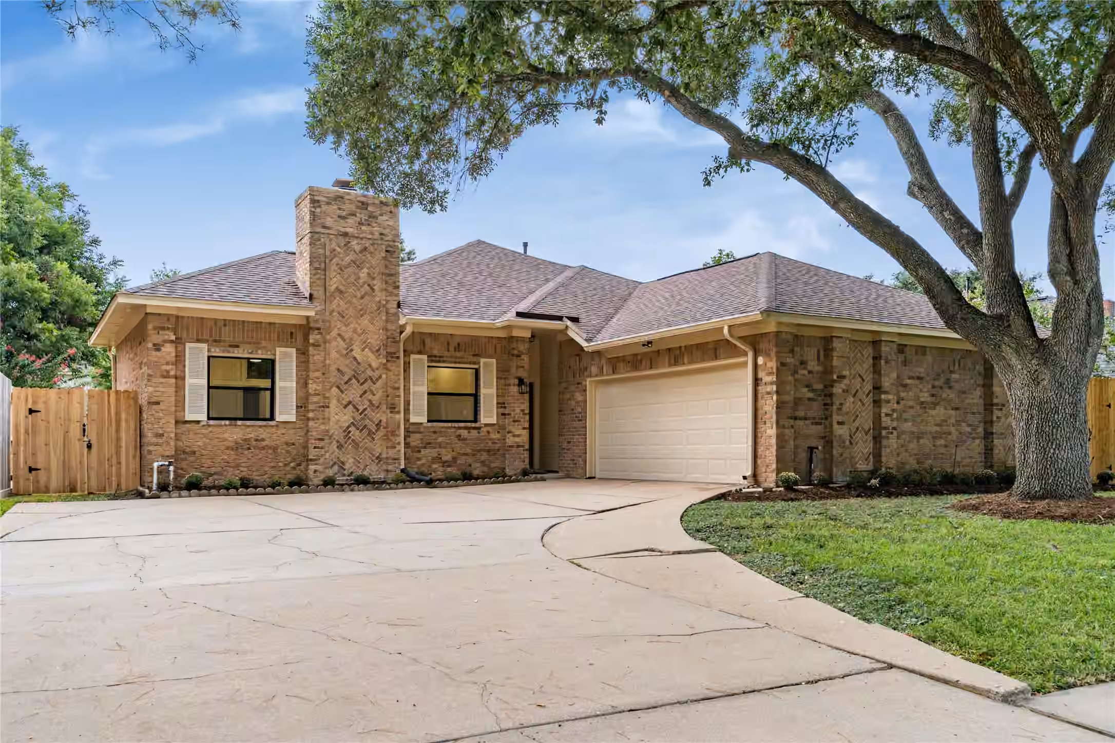 Photo 4 of 210 Mill Trail Drive, Sugar Land, TX