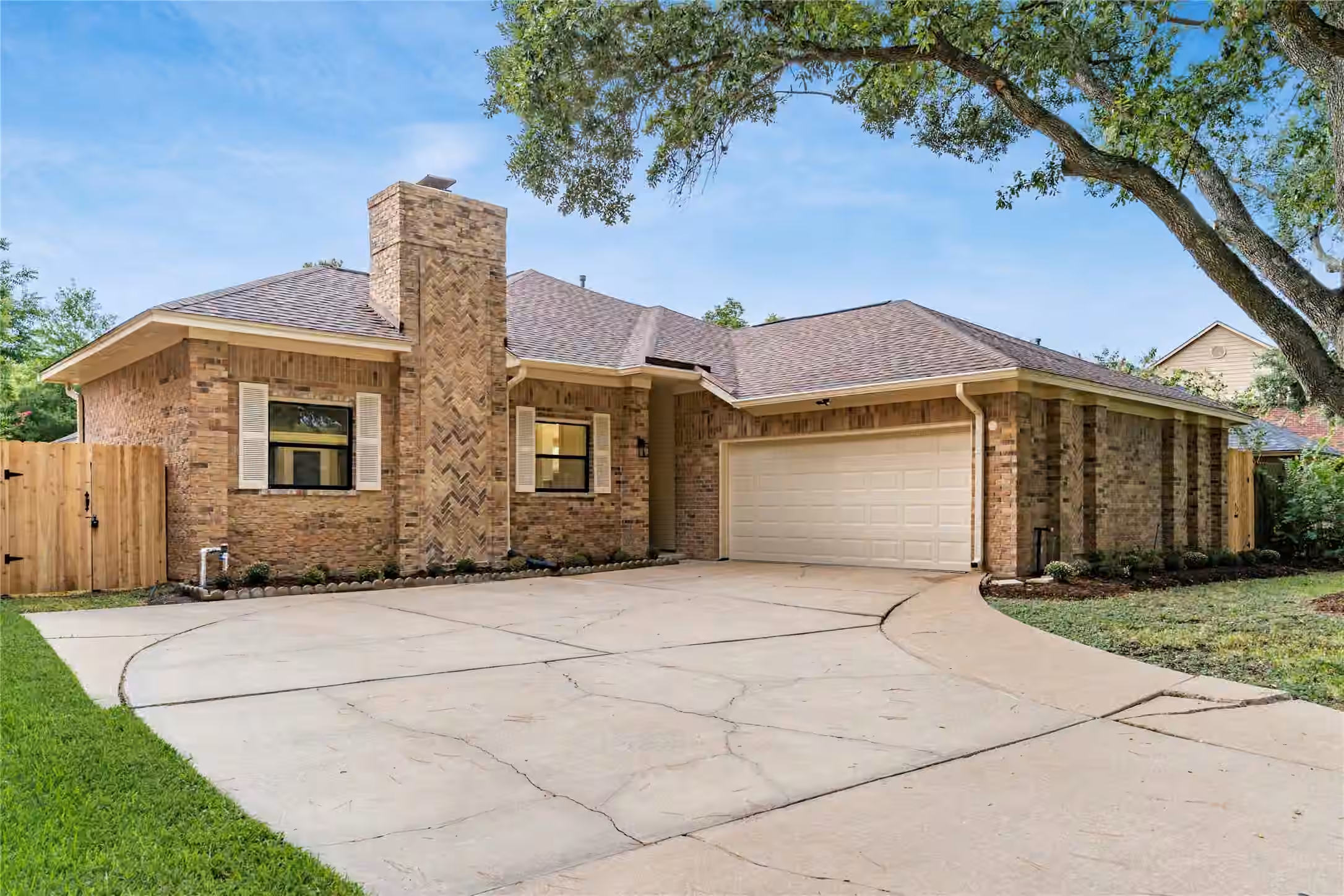 Photo 5 of 210 Mill Trail Drive, Sugar Land, TX