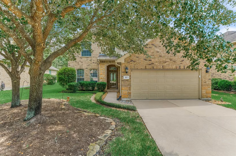 Photo 2 of 163 N Hawkhurst Circle, The Woodlands, TX