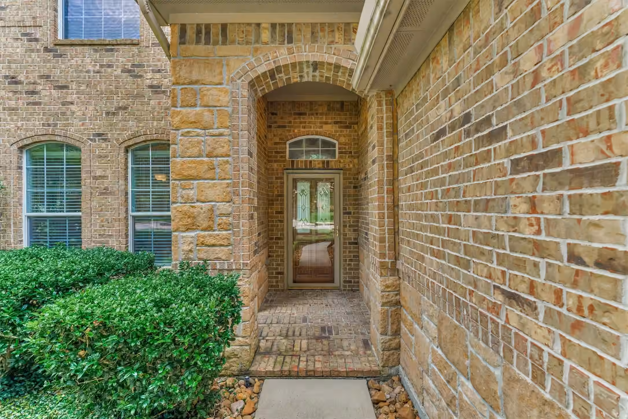 Photo 4 of 163 N Hawkhurst Circle, The Woodlands, TX