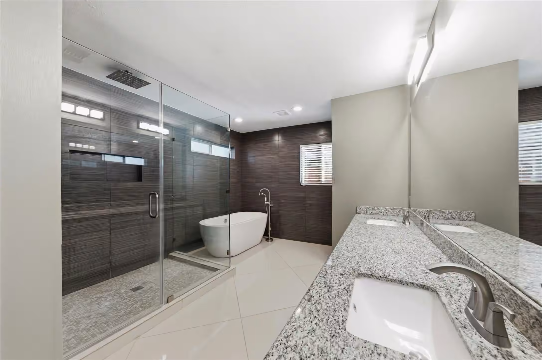 Photo 4 of 703 Queensmill Court, Houston, TX
