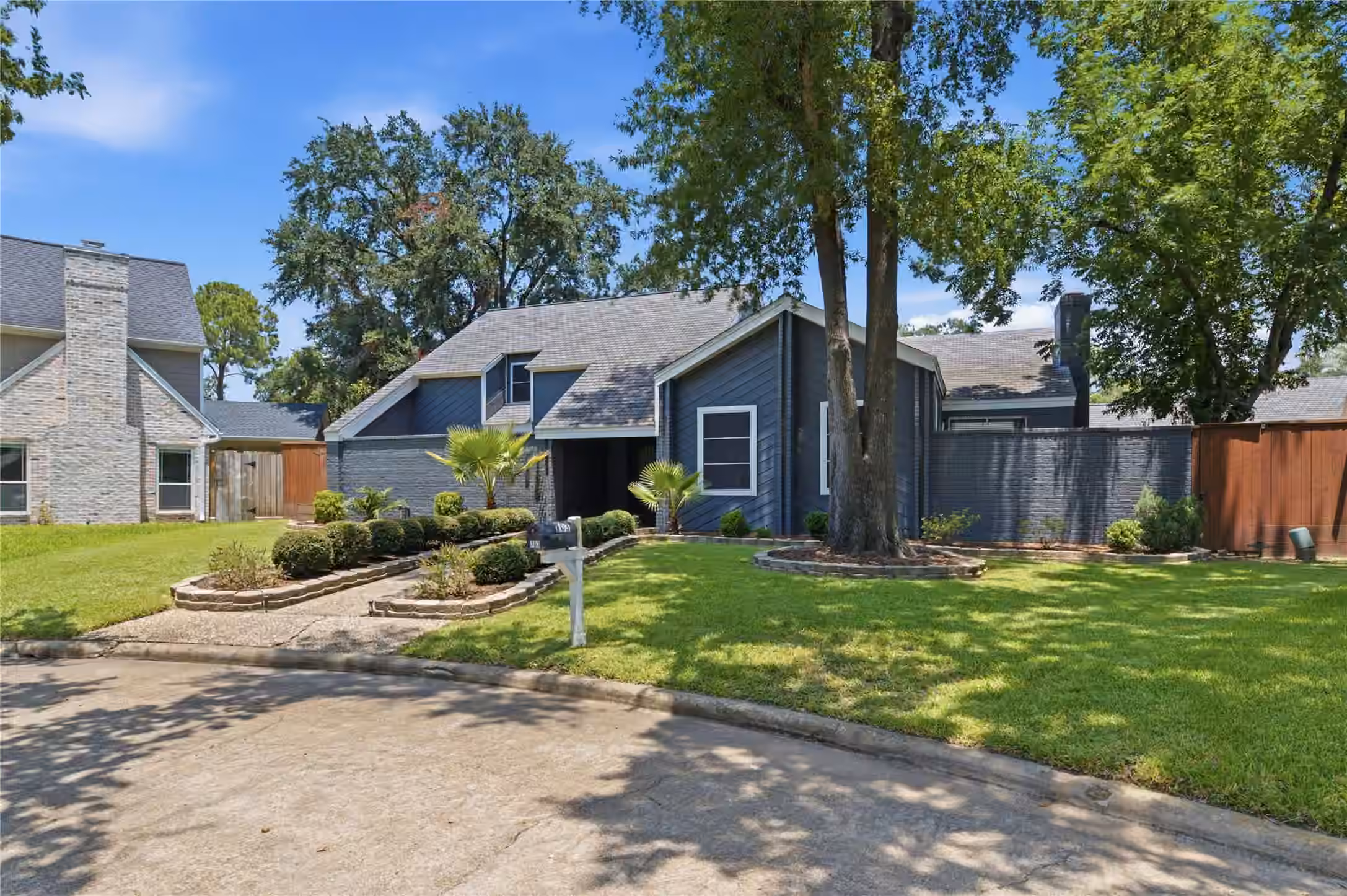 Photo 7 of 703 Queensmill Court, Houston, TX