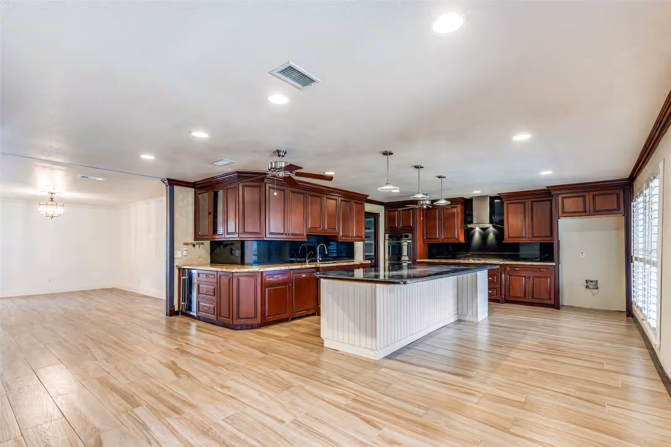 Photo 3 of 1330 Beaujolais Lane, Houston, TX
