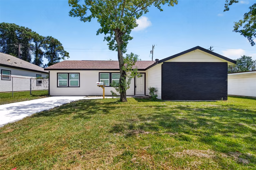 Photo of 1302 Appomattox Drive, Texas City, TX 77591