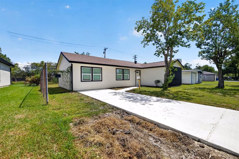 Photo 5 of 1302 Appomattox Drive, Texas City, TX