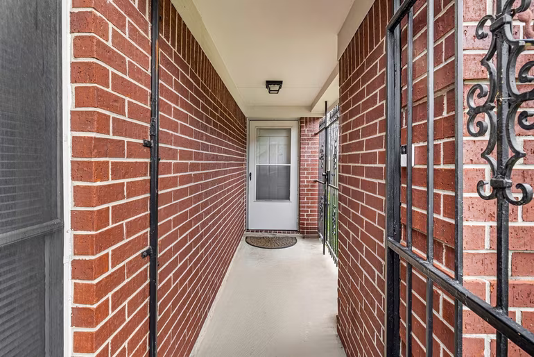 Photo 2 of 1130 Fairlane Square, Channelview, TX