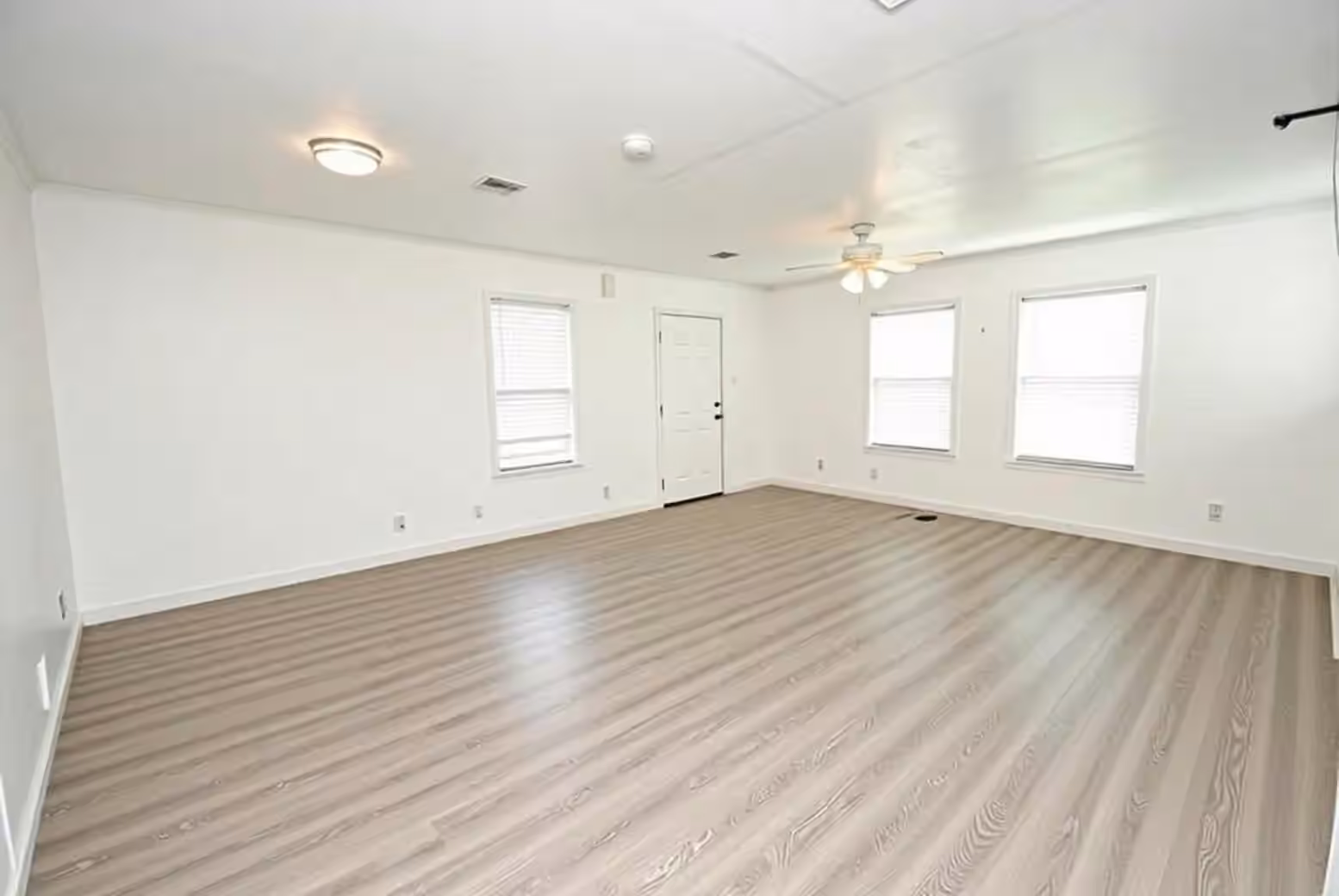Photo 4 of 1231 W 7th Street, Freeport, TX