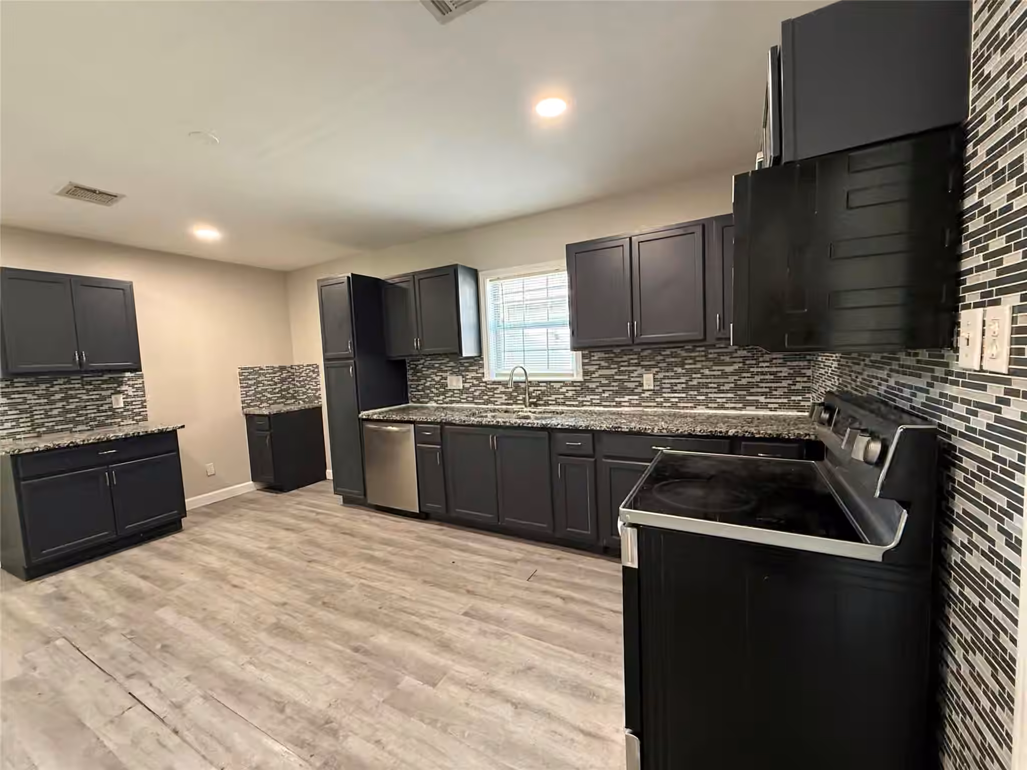 Photo 6 of 1129 Beech Street, Baytown, TX