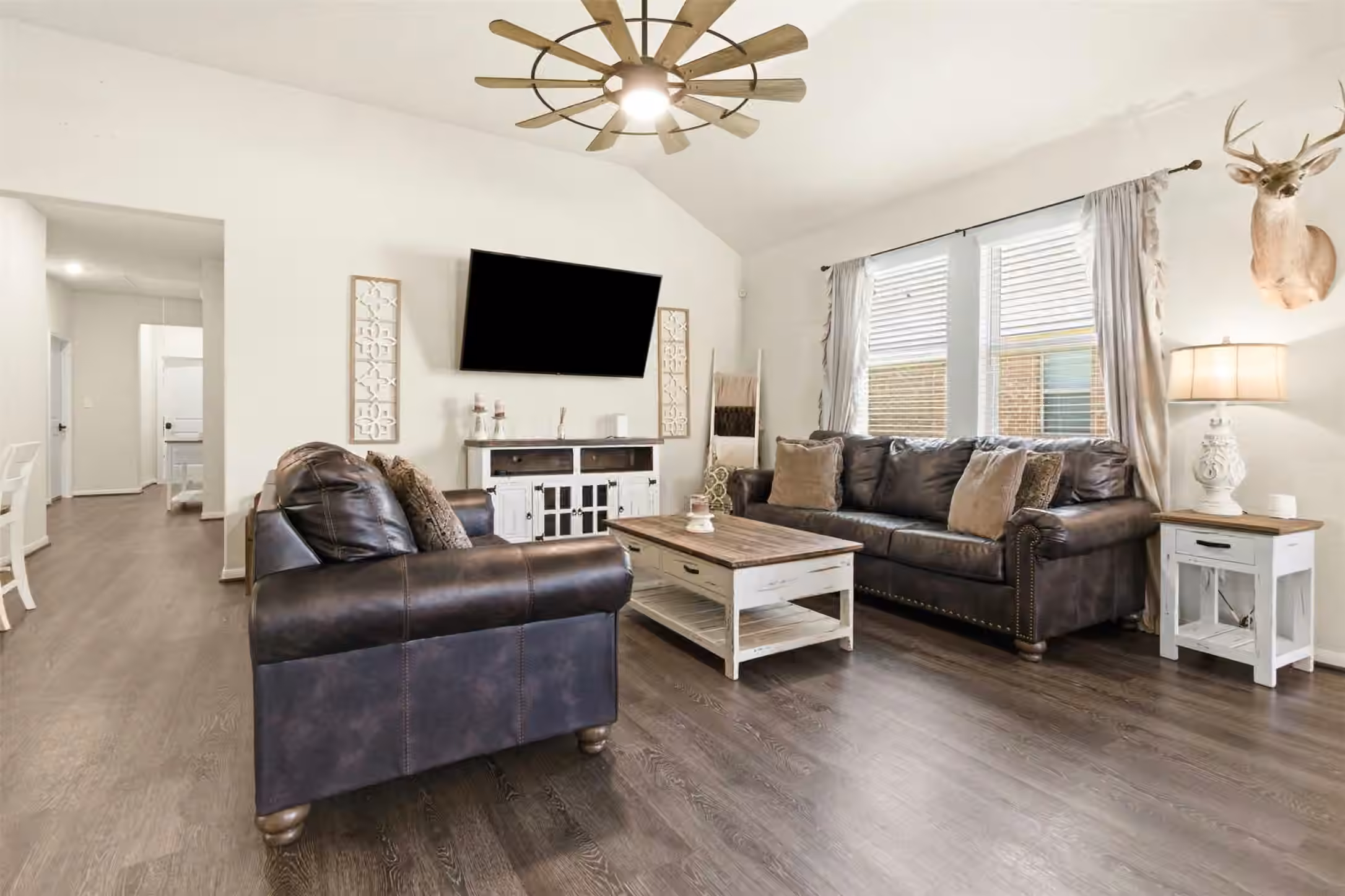 Photo 5 of 611 Walnut Branch Drive, Baytown, TX