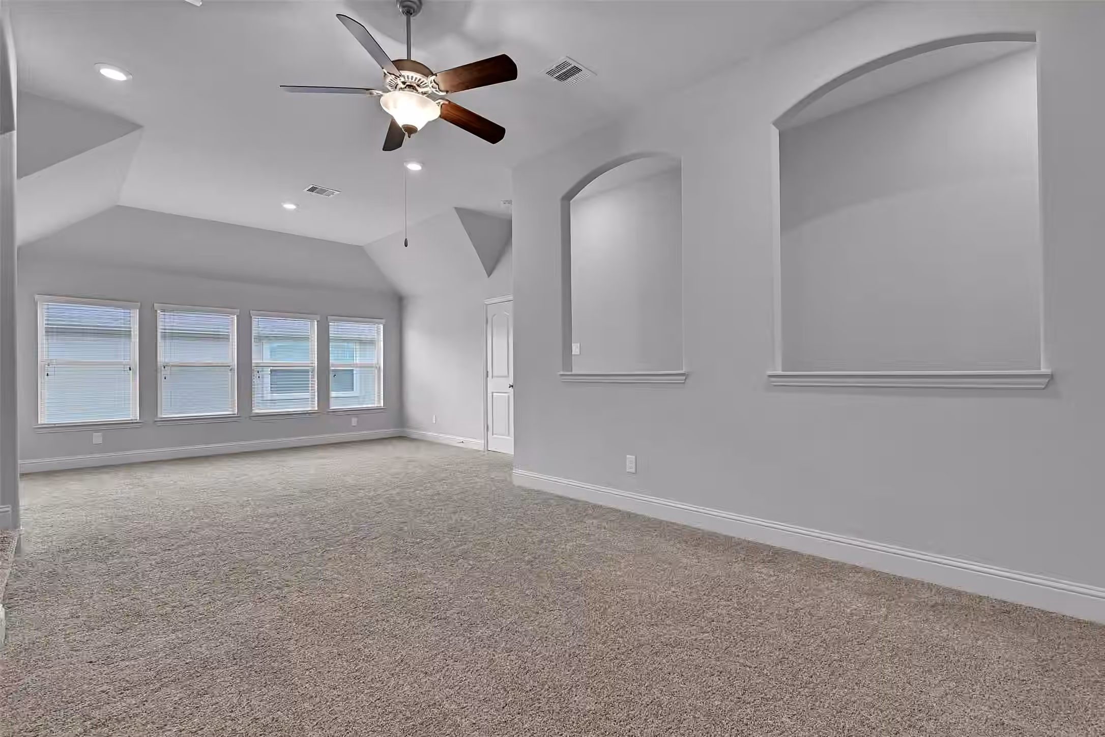 Photo 5 of 1321 Summer Field Lane, Friendswood, TX