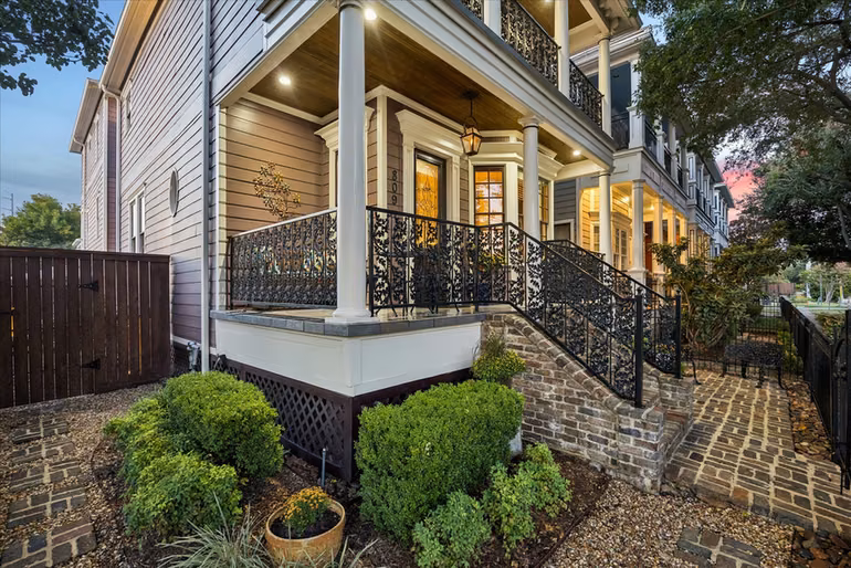 Photo 3 of 809 W 9th Street, Houston, TX 77007
