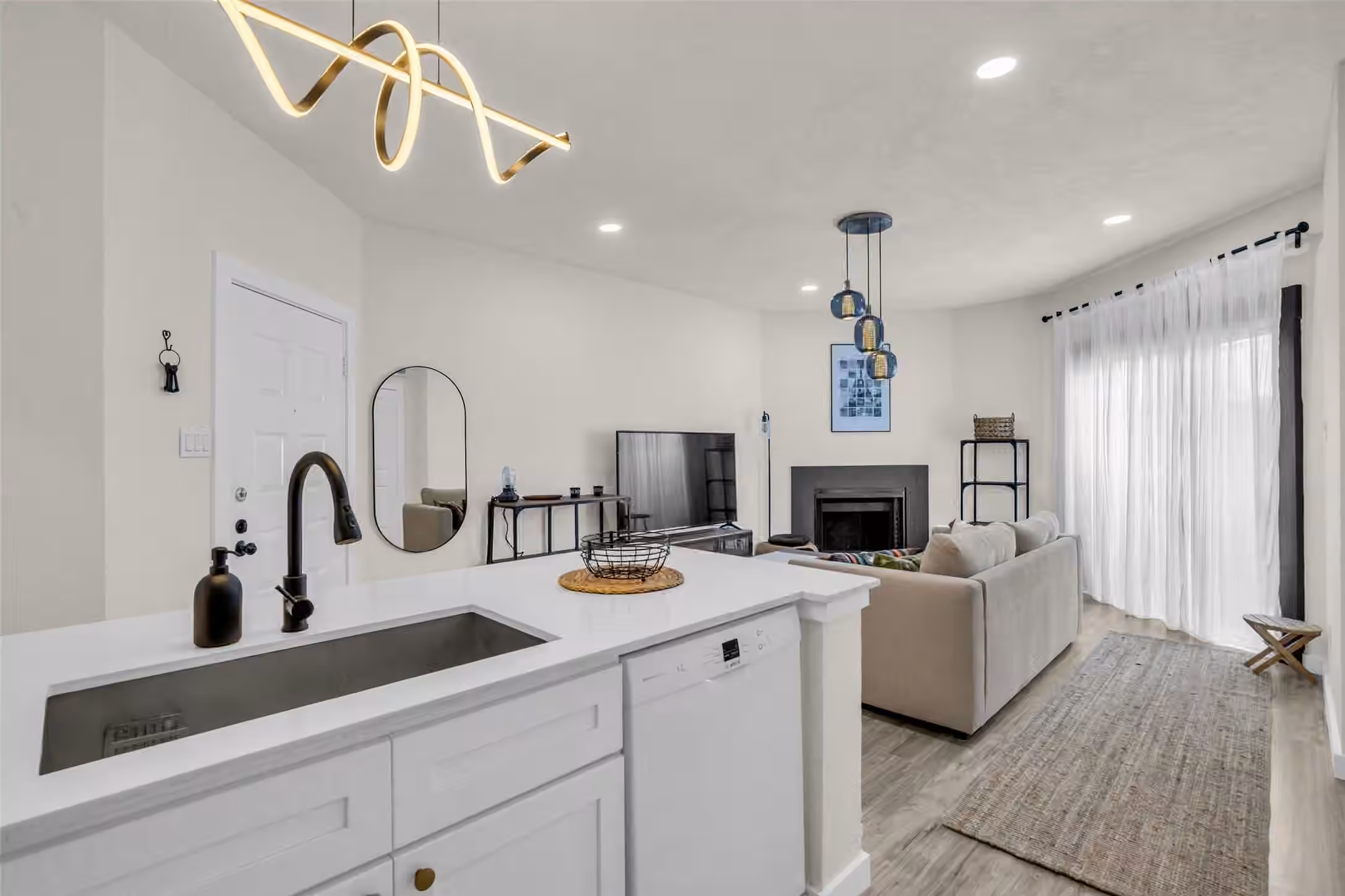 Photo 4 of 10855 Meadowglen Lane 604, Houston, TX 77042